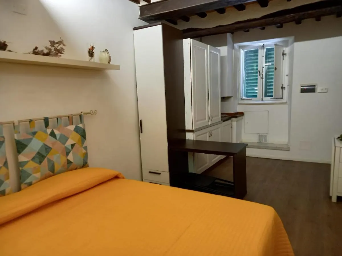 La Locanda Dei Conti, Piccolo E Confortevole Loft シエーナ アパート